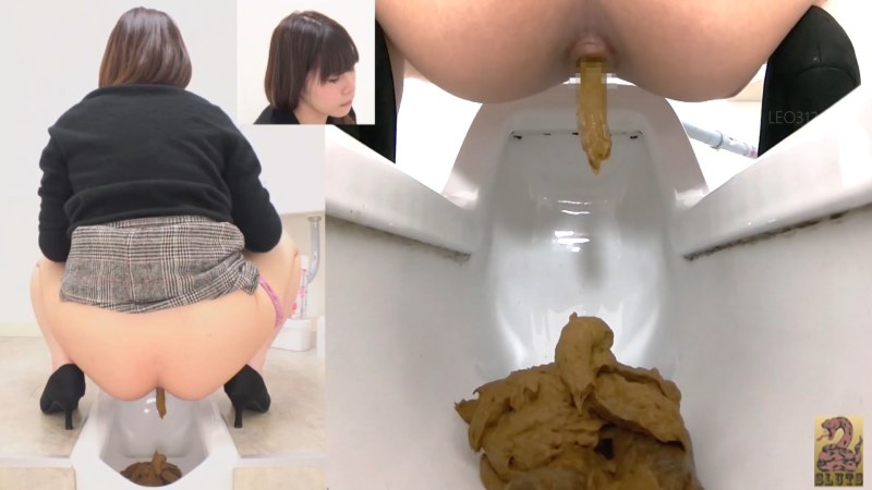 Naked Japanese is sitting in Van