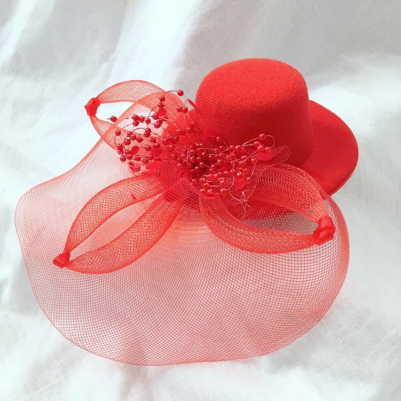 Hairpin hat with a veil