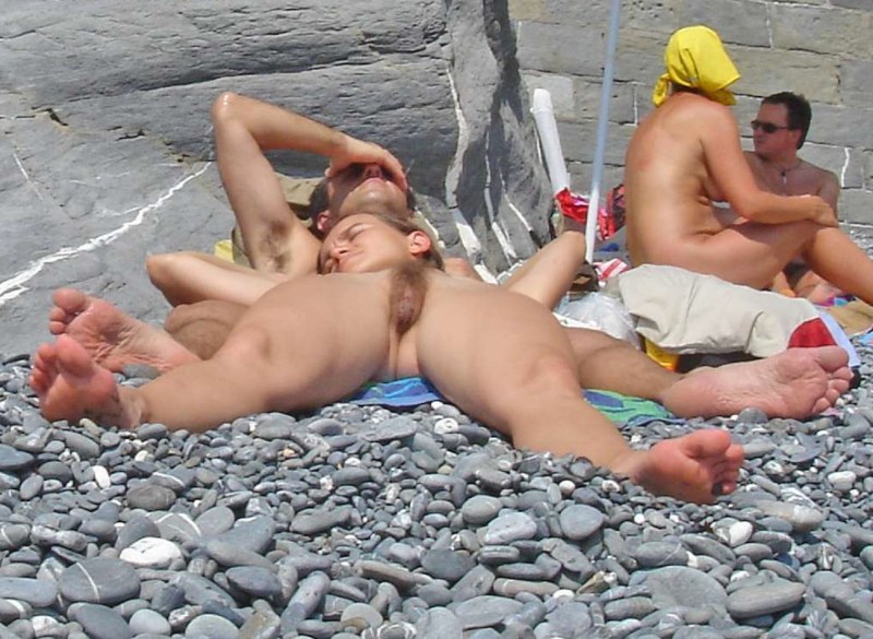 Naked spied on the beaches of Crimea