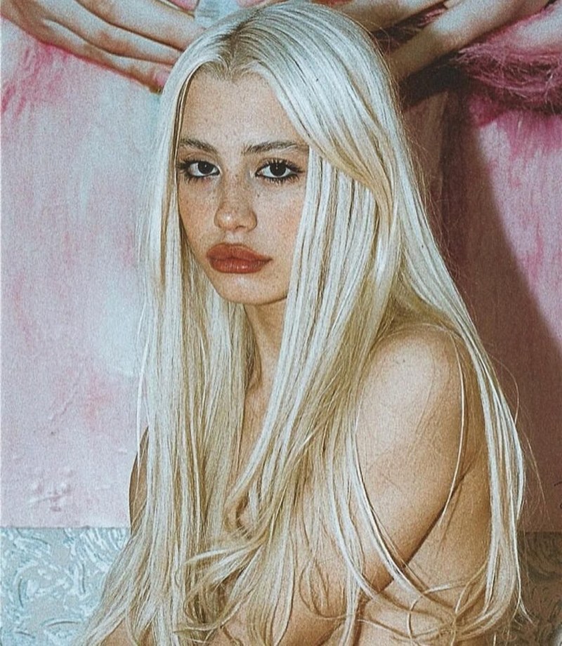 Anya Mikheeva Hofmanita