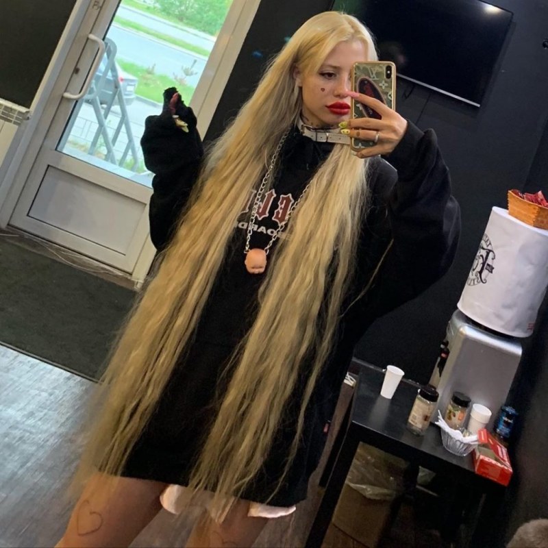 Anya Mikheeva Hofmanita