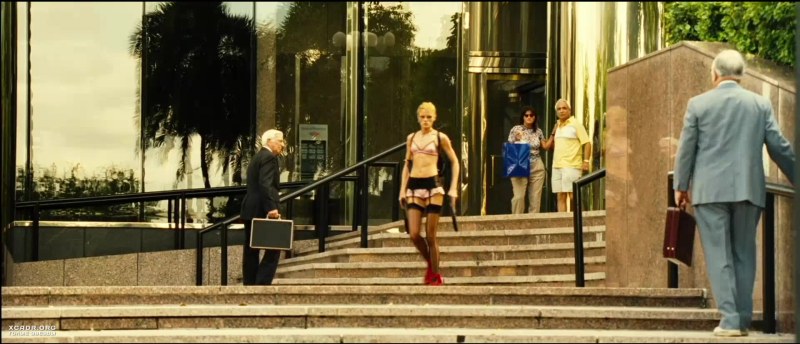 Amber Valletta Carrier 2