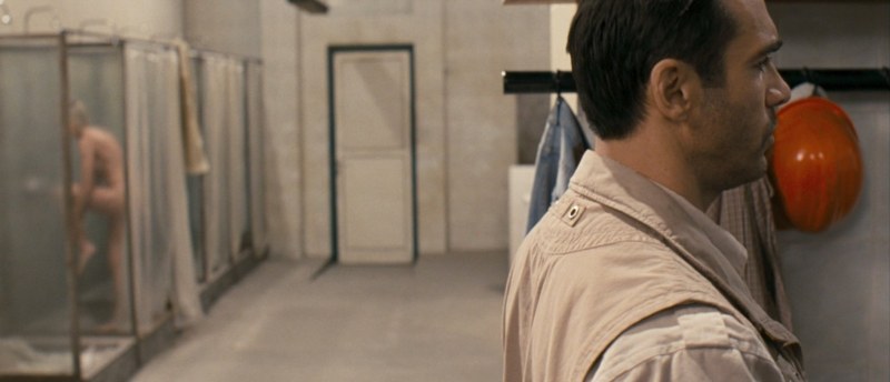 Kate Nauta Butt Scene in Nine Miles Down