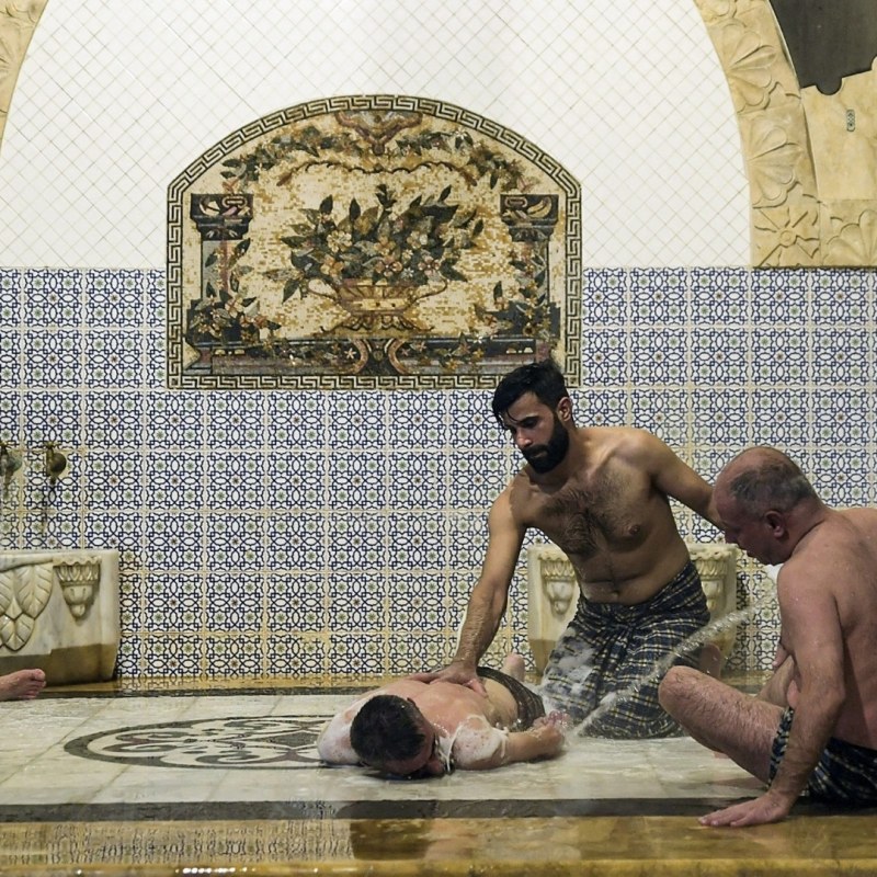 The man washes in the shower naked