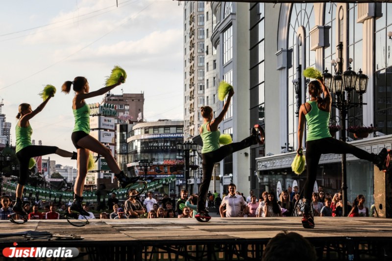 Girls without swimwear