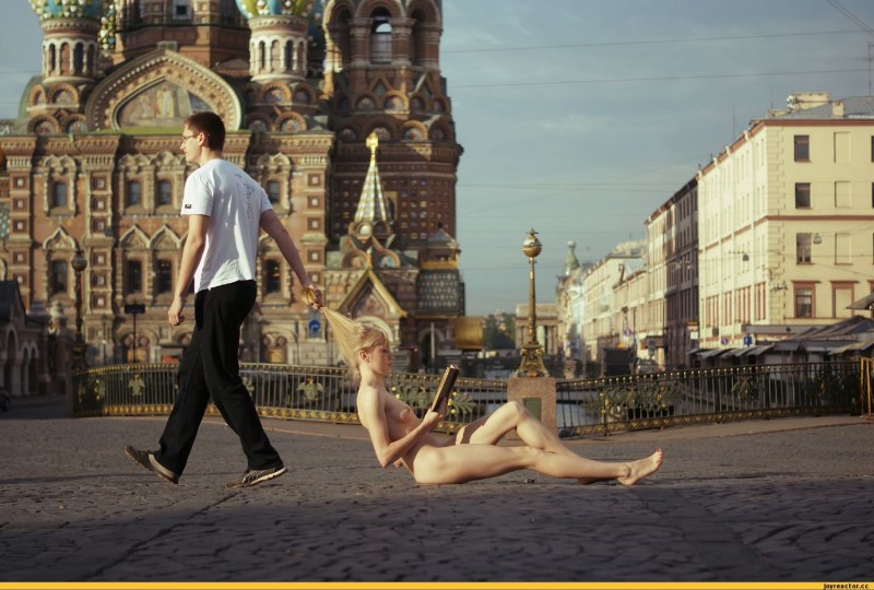 Exhibitionists in the city