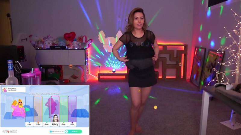 Russian girls Flashing Their Boobs