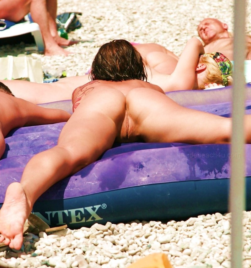 Britney Spears without panties