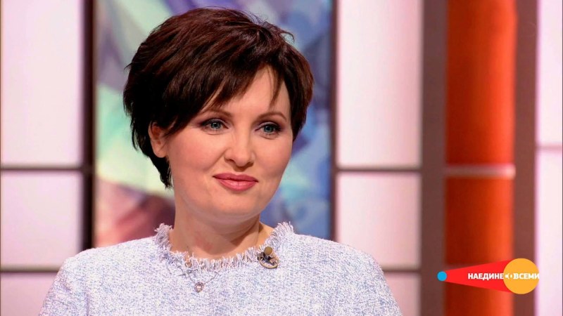 Hotel Eleon Eleanor Andreevna in underwear