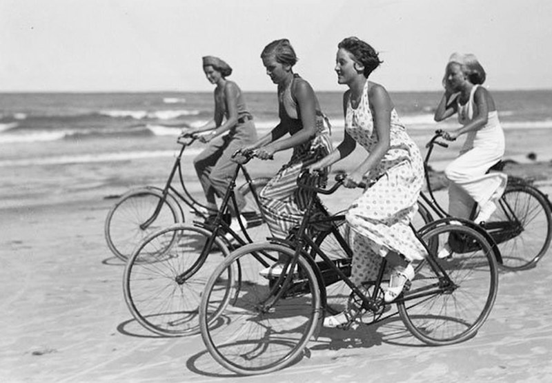 Beach fashion of the 30s