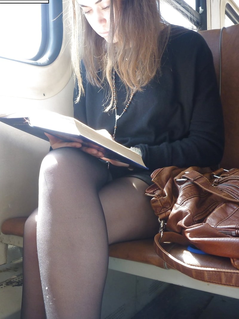 Pantyhose under the skirt amateur