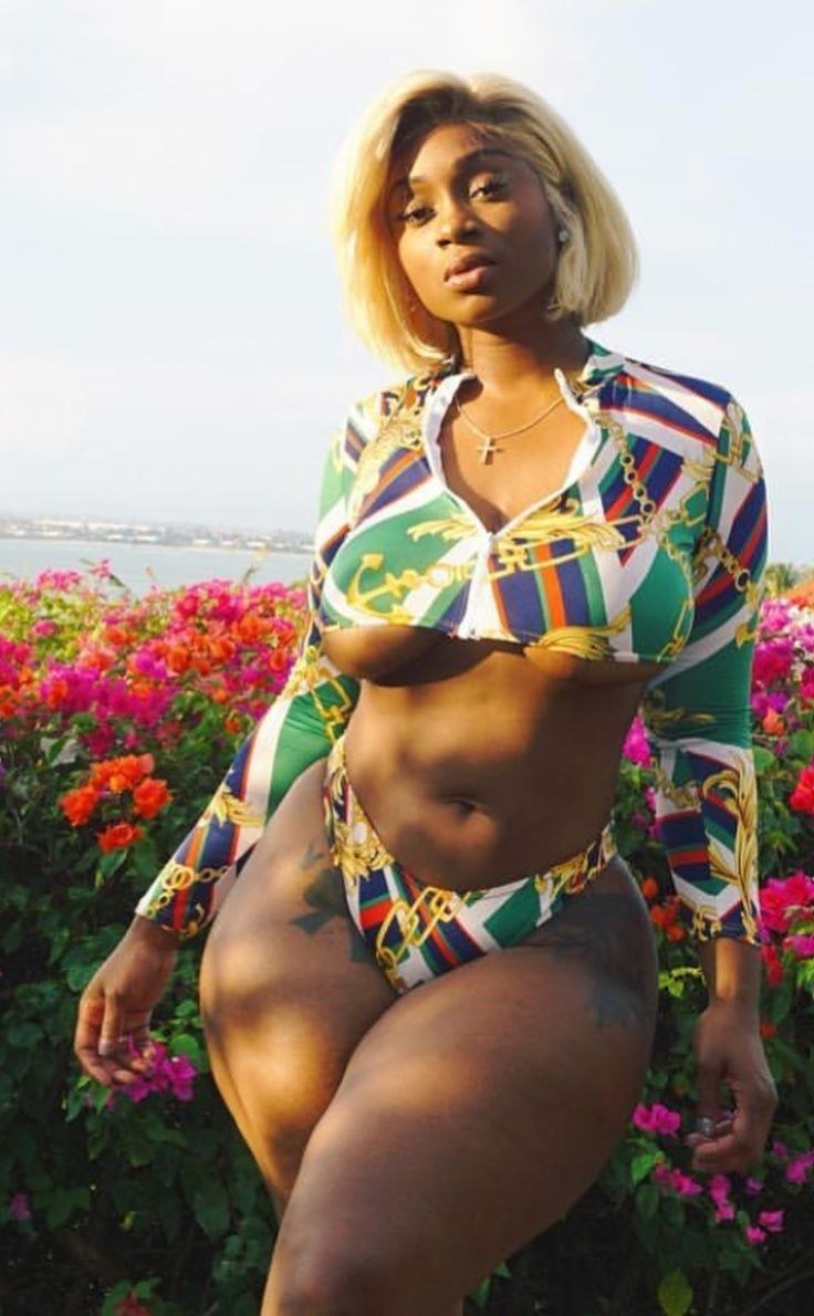 Model Plus Saiz Naomi Banks