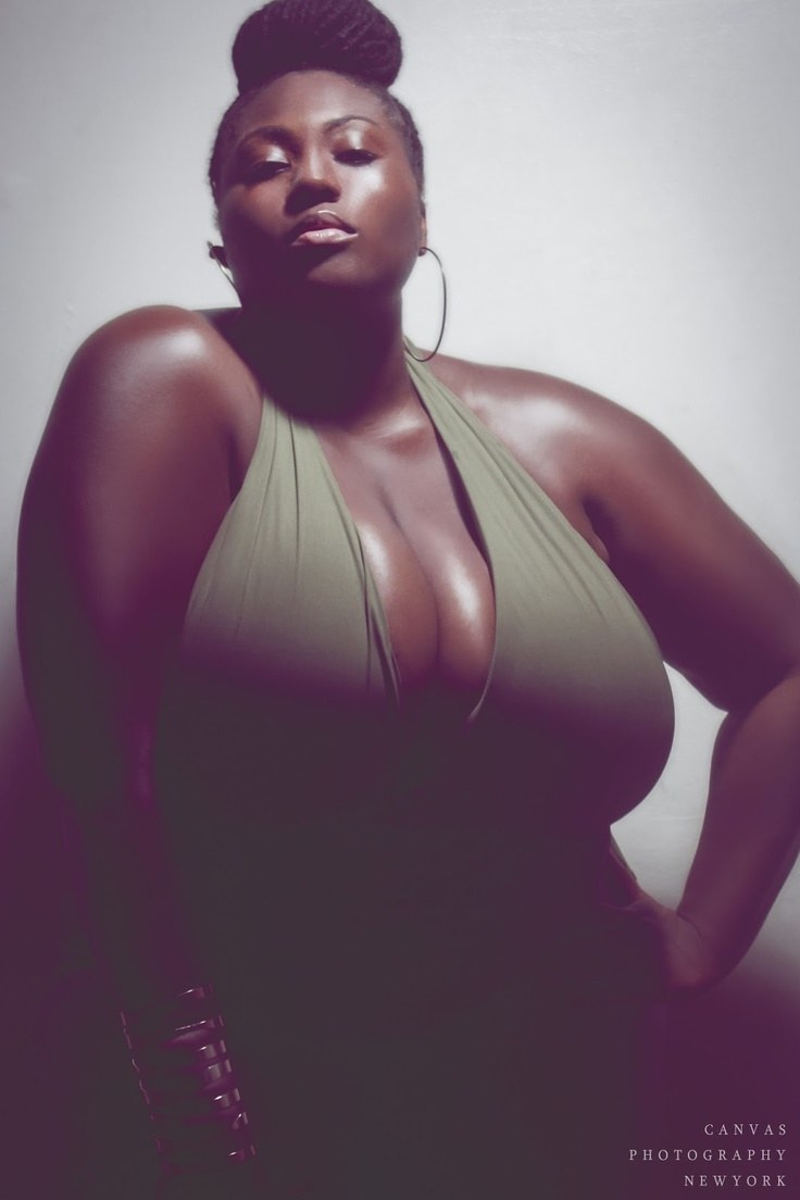 Unusual African women with huge hips