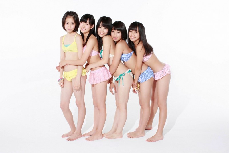 AKB48 in swimsuits