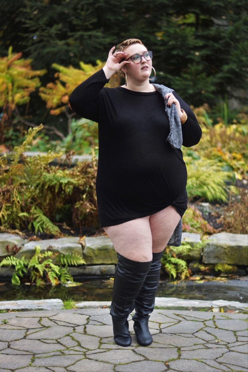 Mature in pantyhose under a skirt