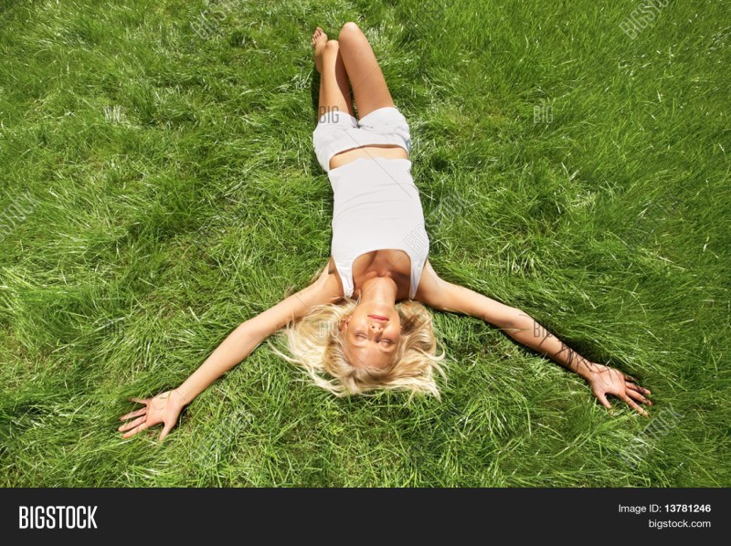 Photoshoot with a son in the grass
