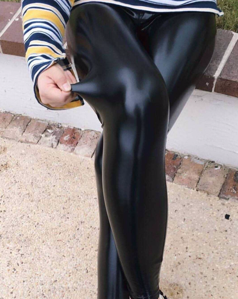 Amy Andersen in latex