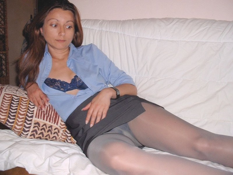 Juicy mature in pantyhose