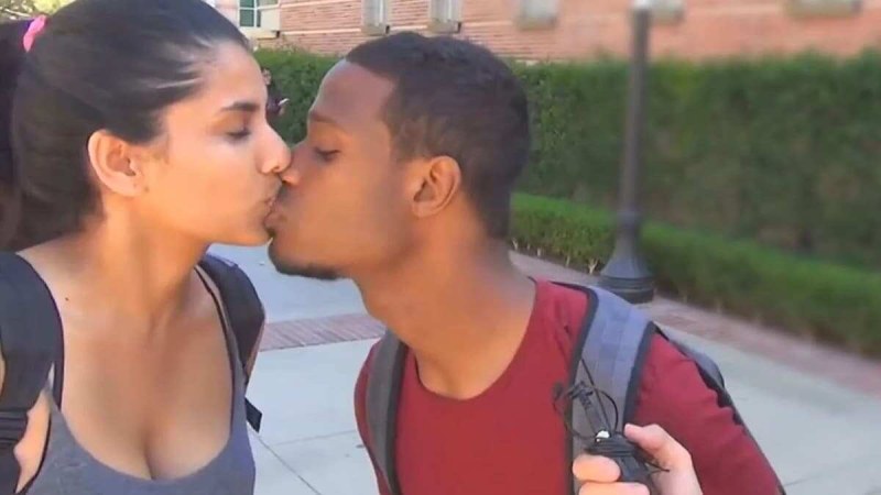 Kissing Prank Negritian