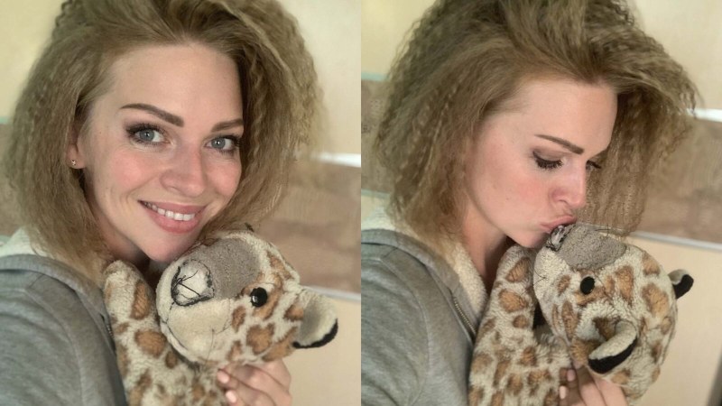 Drawings of girls with chupachups colored pencils