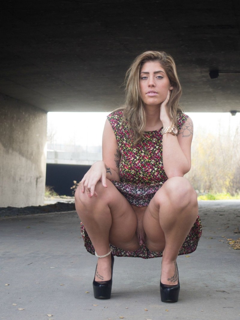 Barpowns with legs spread