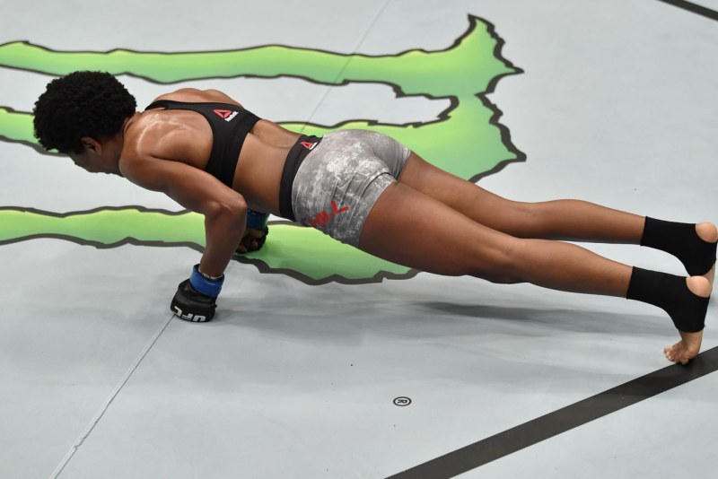 Amanda Ribas in Bikini