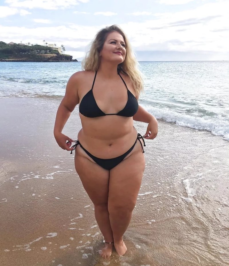 Bbw in swimsuits on the beach