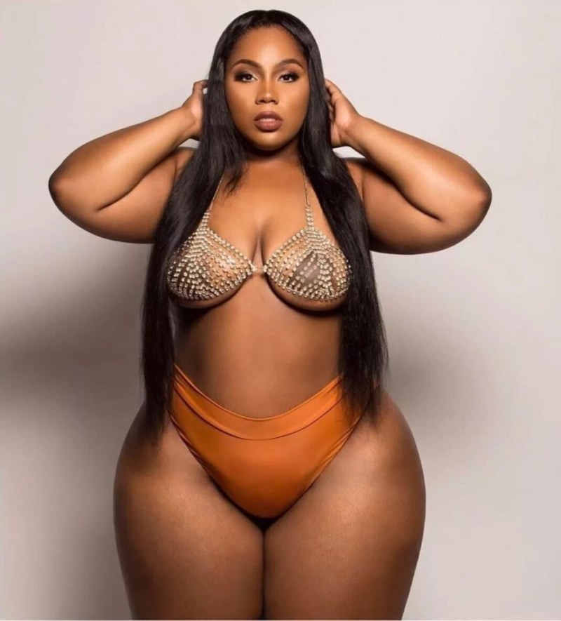 Model Big Black Ebony