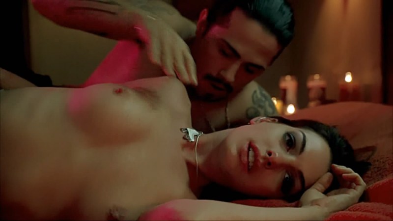 Anne Hathaway Naked in the film Love and other medicines