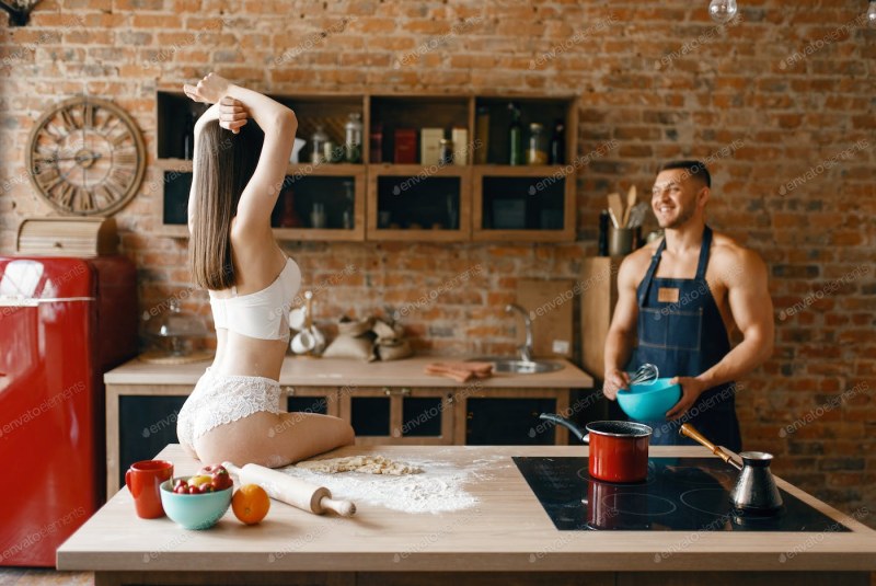 B girls "without bottom" (Bottomless)