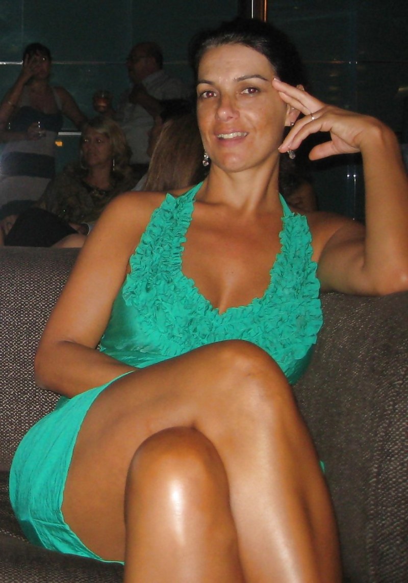 Naked well -groomed women over 40