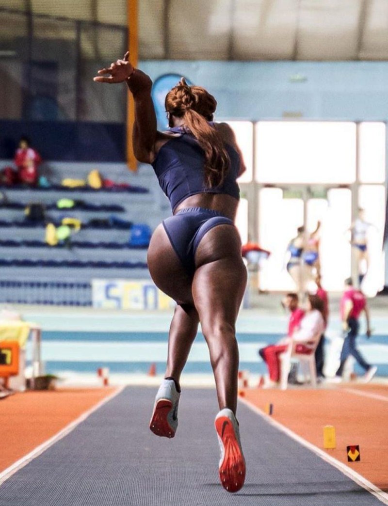 Bodybuilder Lindsay mulinazi nude