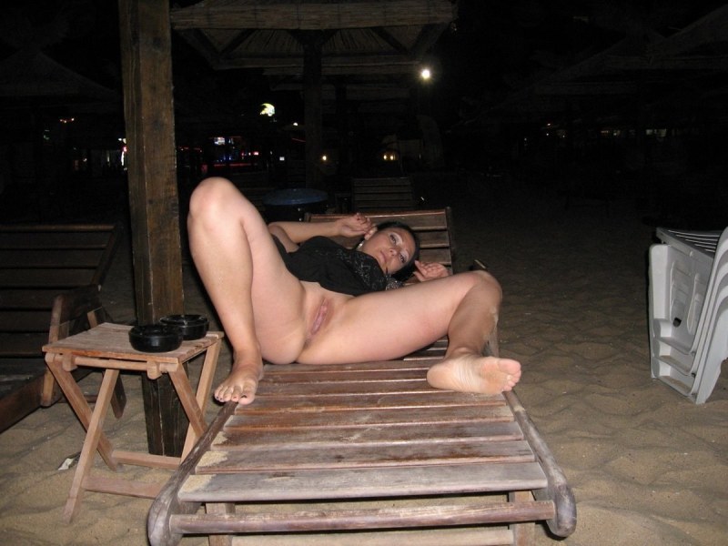 Desi Girl nude peeping