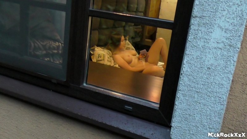 Peeping for the girls