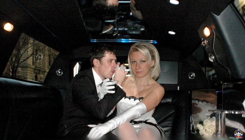 The bride changes the groom