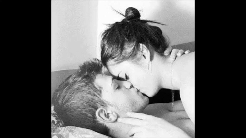 Angie Varona in bikini