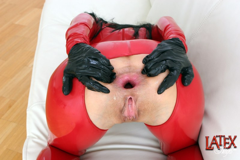 Anal in latex Huge hole