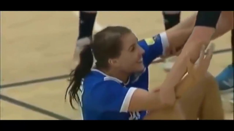 Volleyball player with naked booty