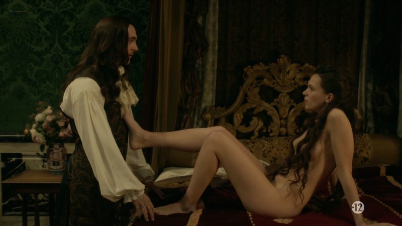 Anna Bruster Versailles Naked
