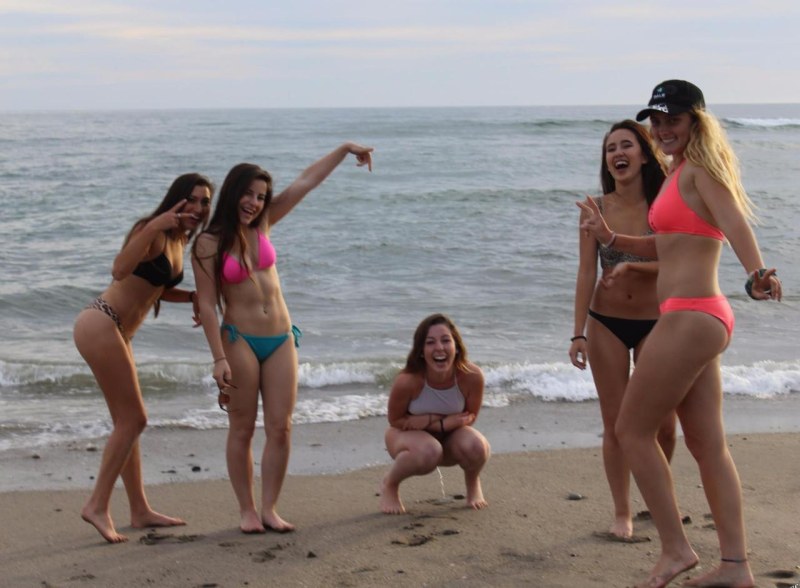 Many women in swimsuits