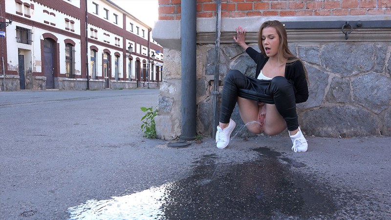 A selection of pissing girls