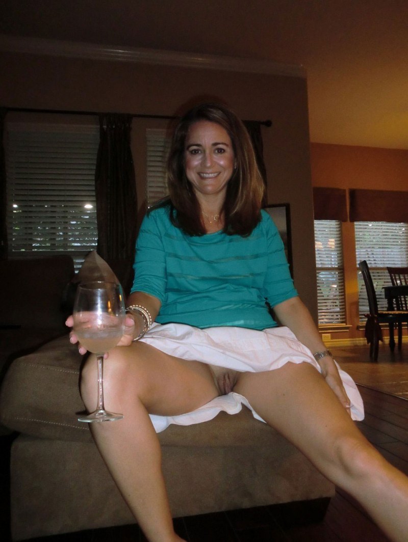 Mature without panties in the car