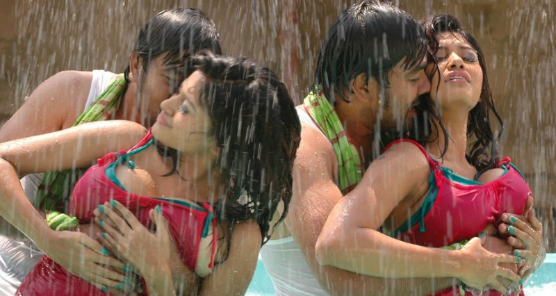 South Actress Nipple Pop out pic