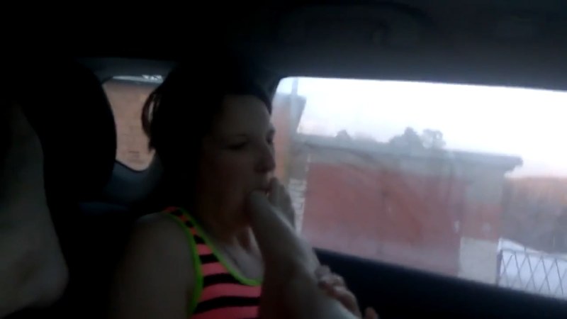 The girl sucks in the car