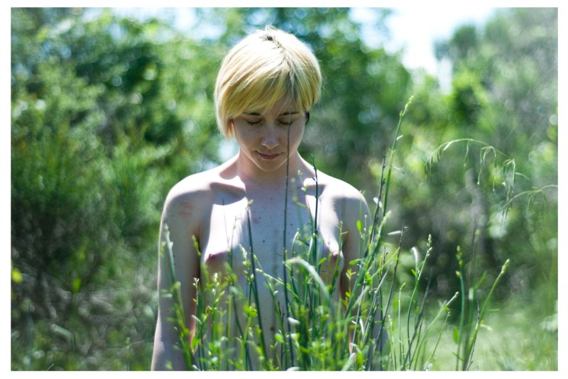 Girls undress in the spring