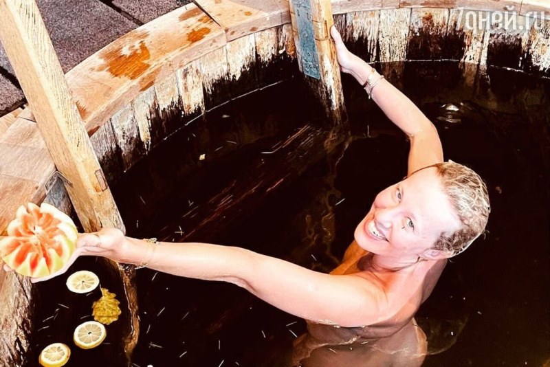 Photoshoot of pregnant Sobchak