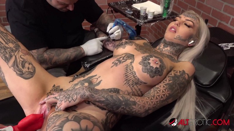 Amber Luke (Amber Luke) Tits