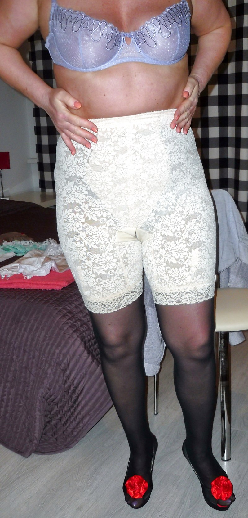 Older women in pantalons