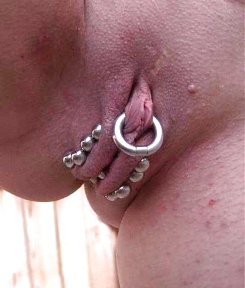 With heavy weights piercing on a pussy