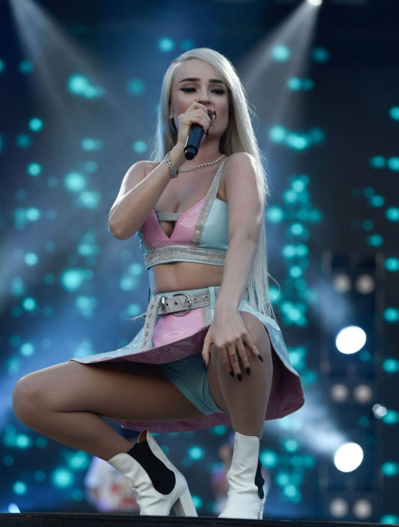 Singers protruding without panties